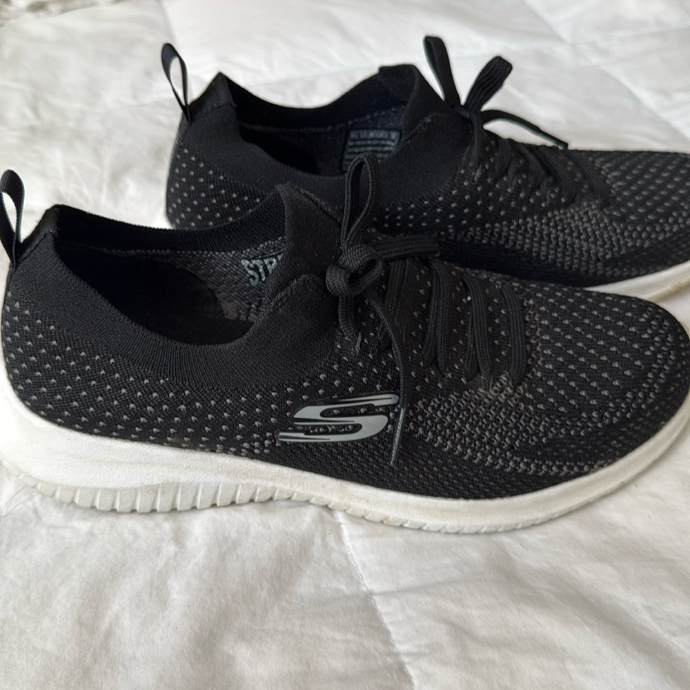 Like new SZ 8.5 Sketchers